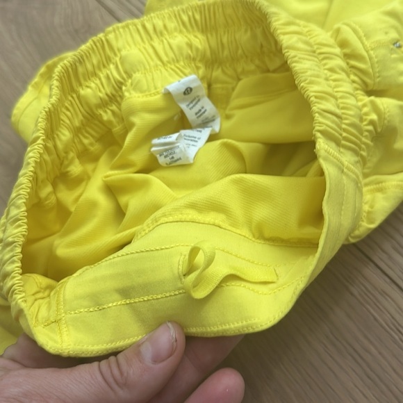 Lululemon Hotty Hot Low-Rise Lined Shorts 4" Yellow Women's Shorts Running 2 - Picture 7 of 11